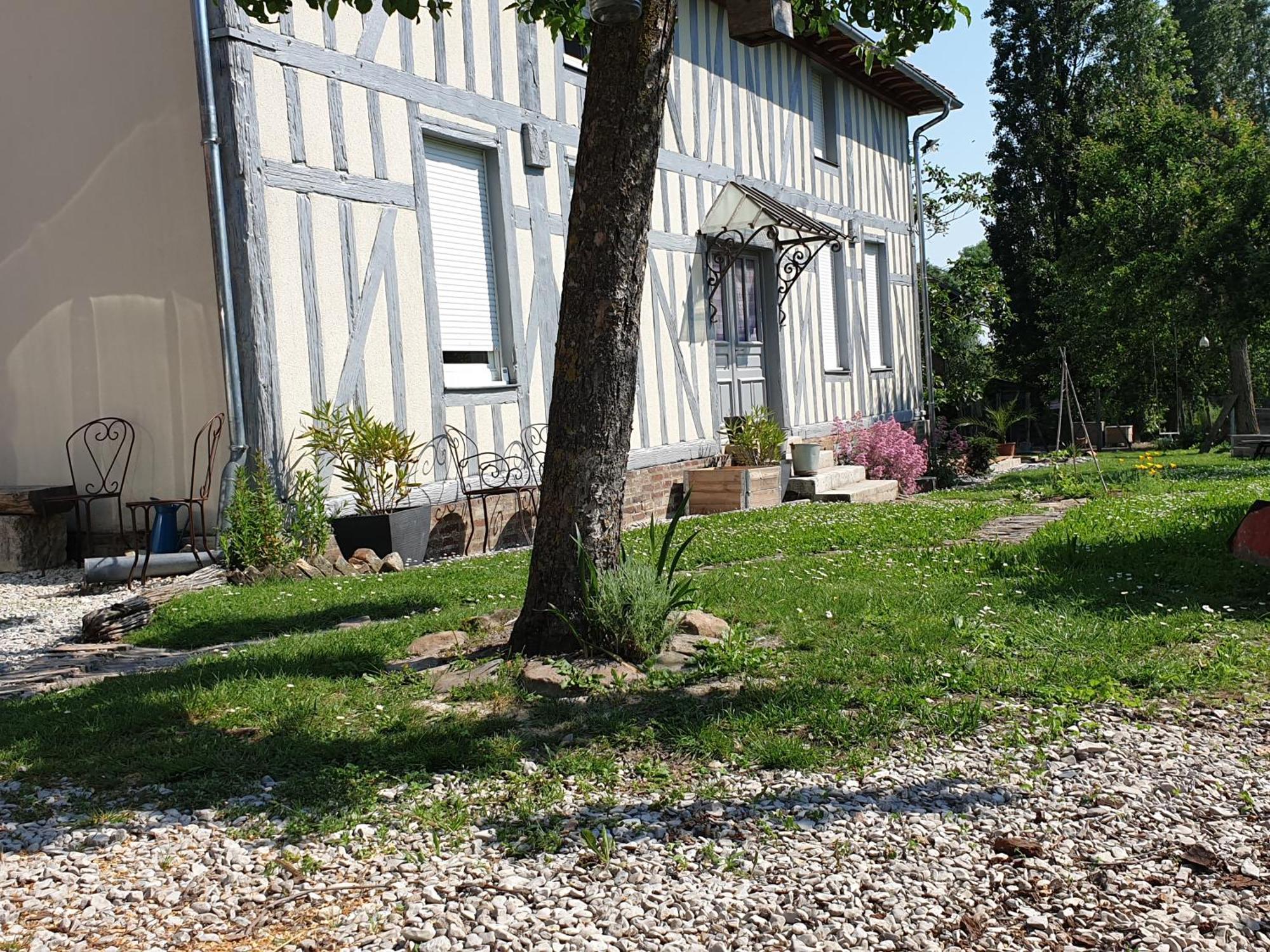 Sous Les Toits Bed and Breakfast Dosches Buitenkant foto