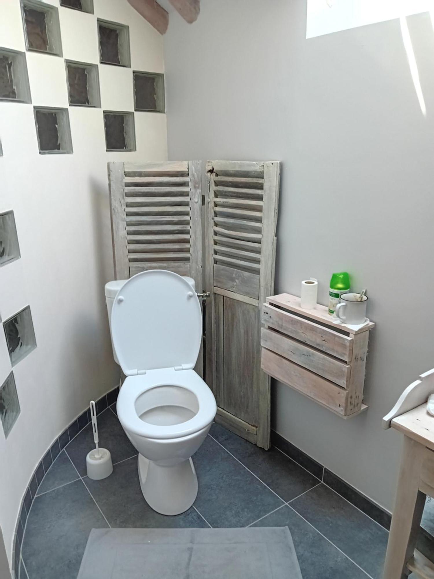 Sous Les Toits Bed and Breakfast Dosches Buitenkant foto