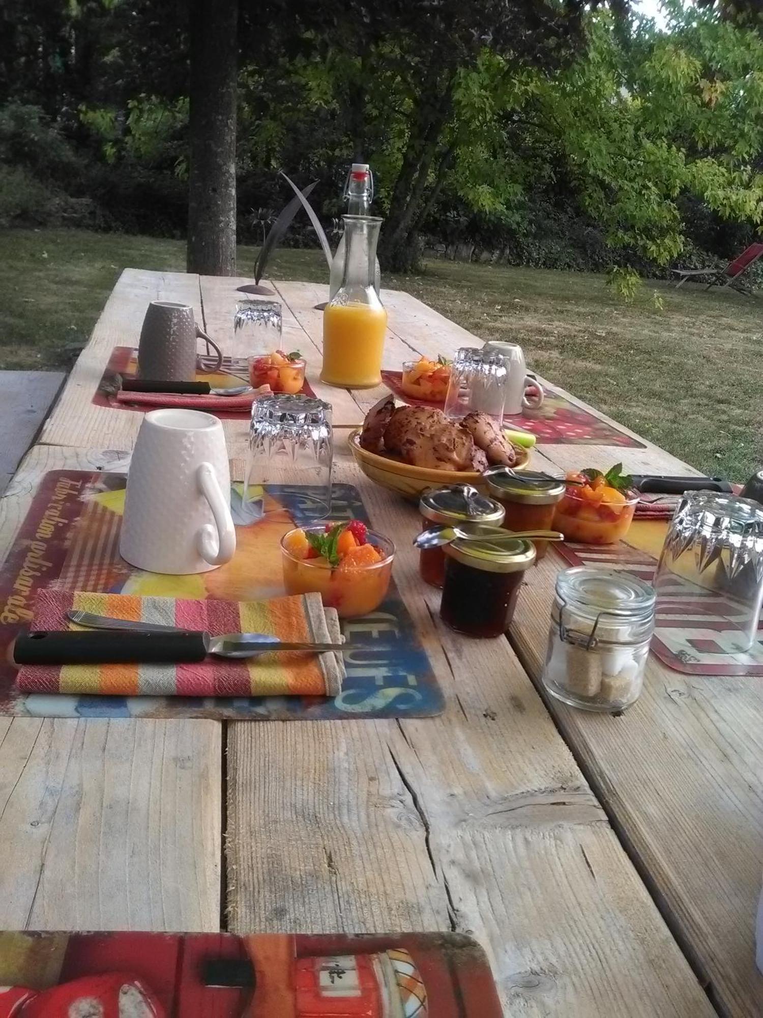 Sous Les Toits Bed and Breakfast Dosches Buitenkant foto